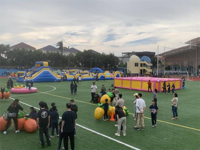 Компания Funworld Company, надувной батут-замок Big Campus, проект карнавала