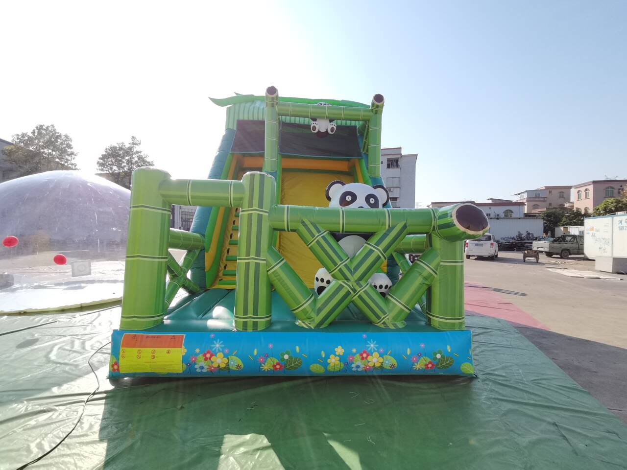 Bamboo&Panda: Надувной парк с горками в виде панд