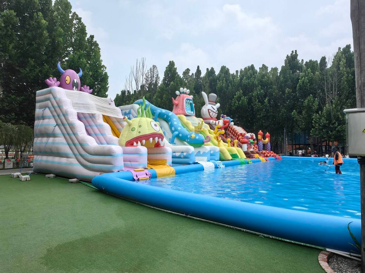 Giant inflatable water slide Giant inflatable water slide